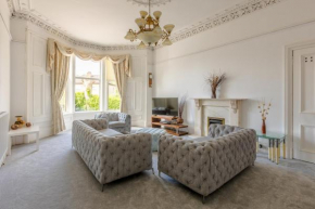 Spacious 5 Bedroom Villa With Free Private Parking